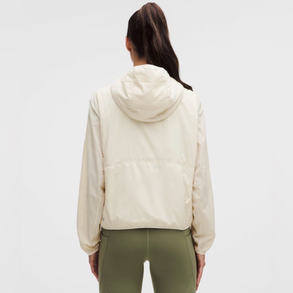 Lululemon Women’s InsulEight Cold-Weather Run Shell Light Ivory - Picture 4 of 17